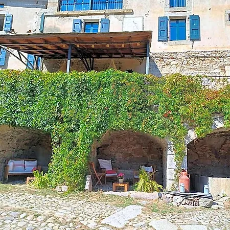 Hotel Le Chateau Brangoly *